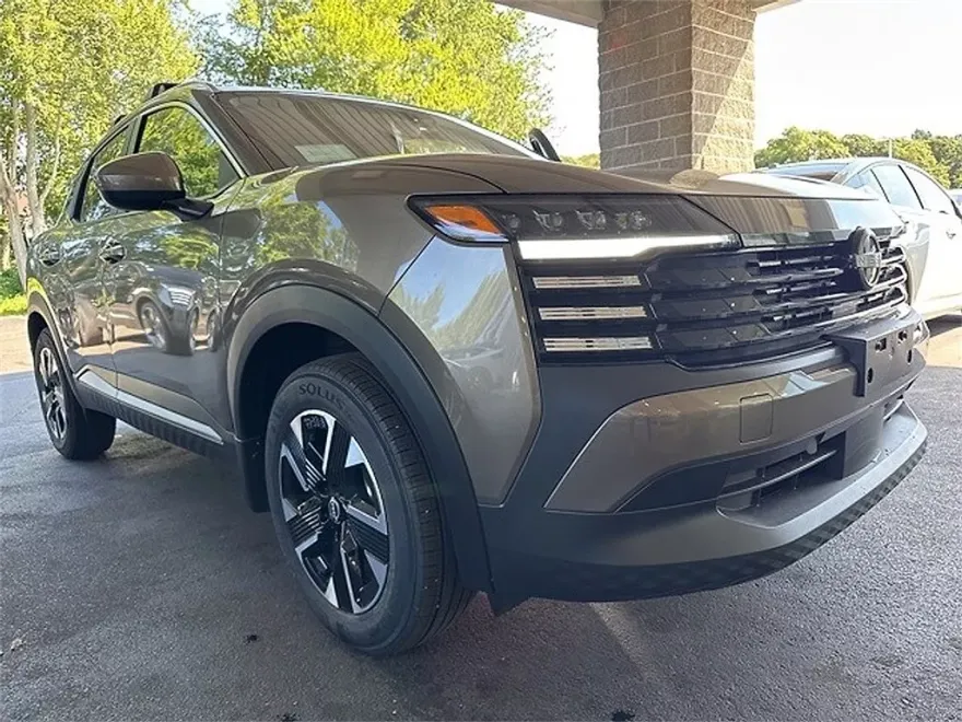 2025 Nissan Kicks SV photo 1