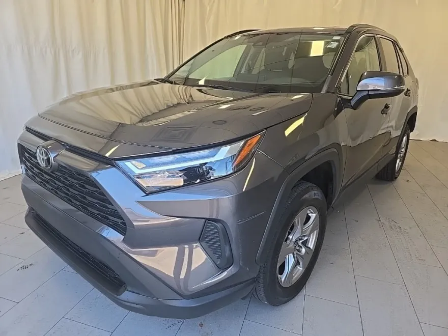 2022 Toyota RAV4 XLE photo 1