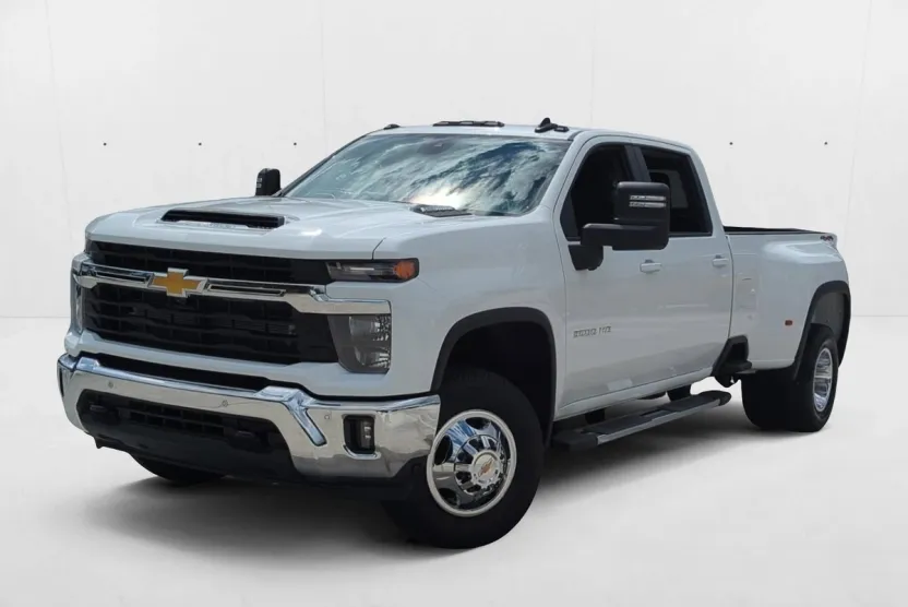 2025 Chevrolet Silverado 3500HD LT photo 1