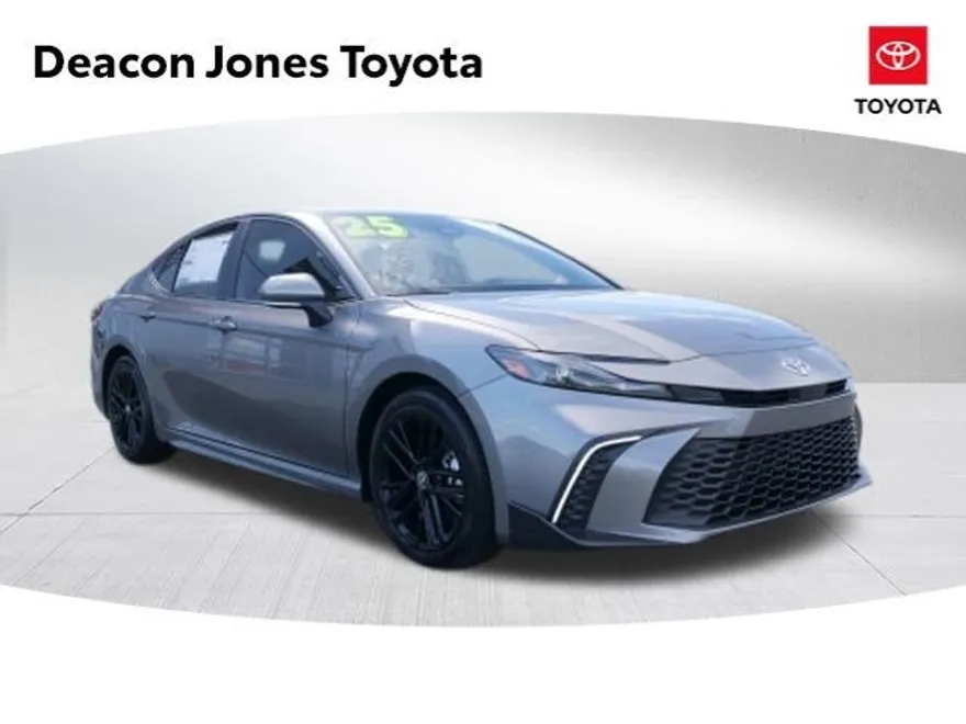 2025 Toyota Camry SE photo 1