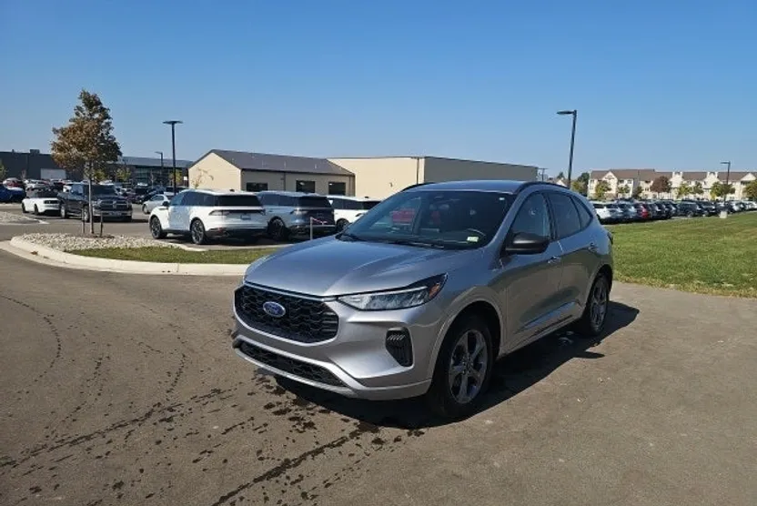 2024 Ford Escape ST-Line photo 1