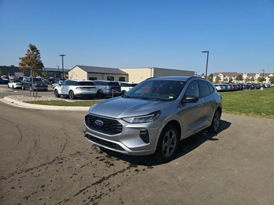 2024 Ford Escape ST-Line photo 1