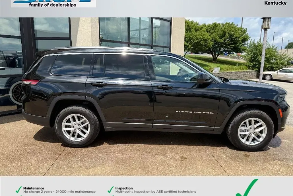 2023 Jeep Grand Cherokee Laredo photo 1