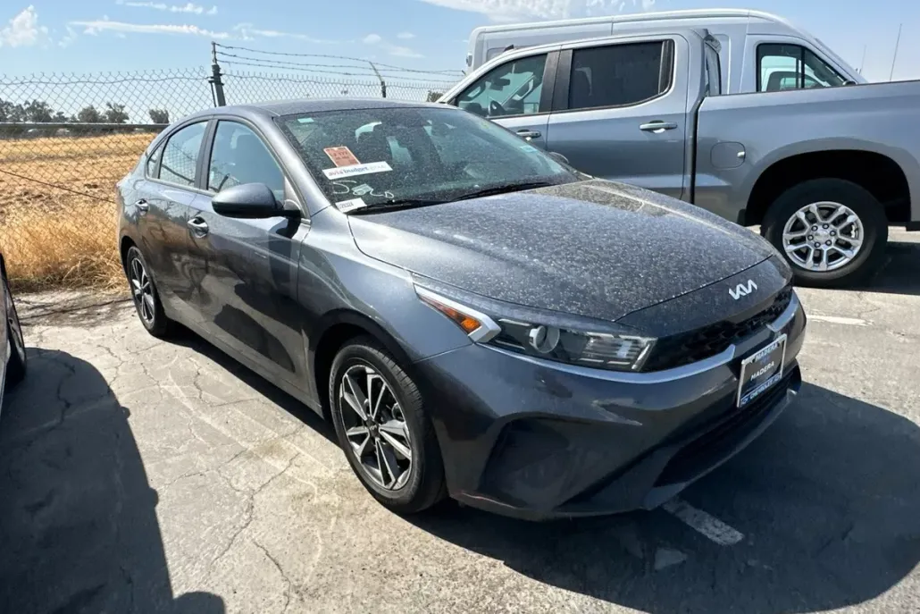 2024 Kia Forte LXS photo 1