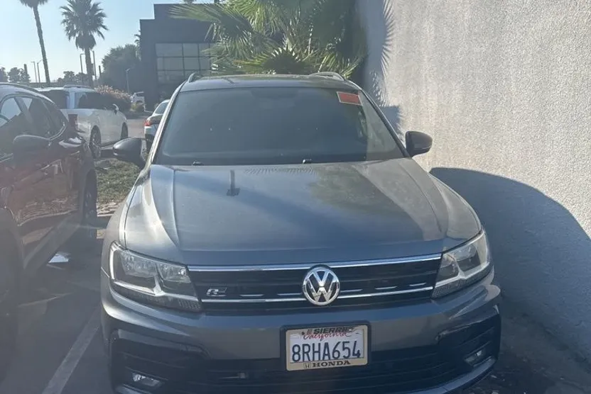 2020 Volkswagen Tiguan SE R-Line Black photo 1