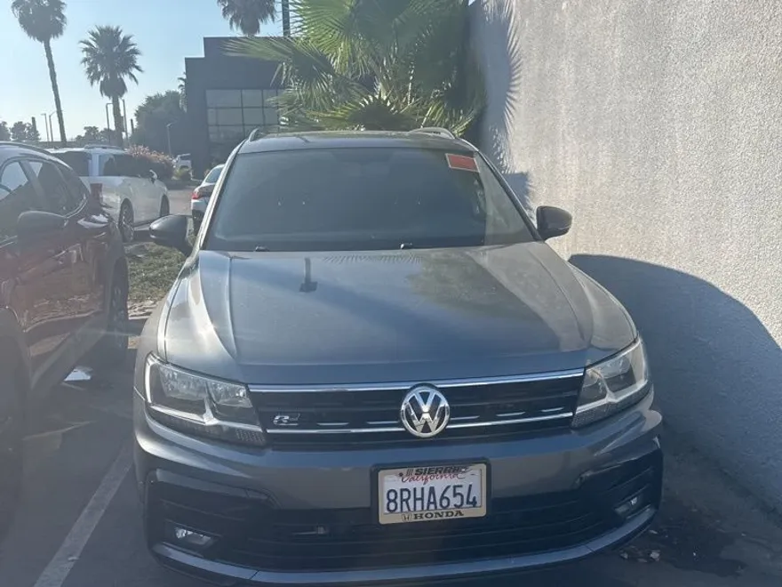 2020 Volkswagen Tiguan SE R-Line Black photo 1