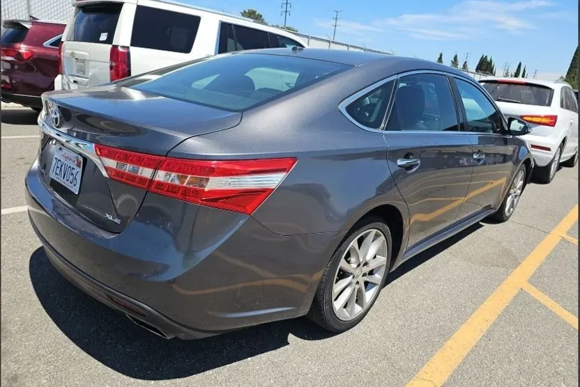 2014 Toyota Avalon XLE photo 1