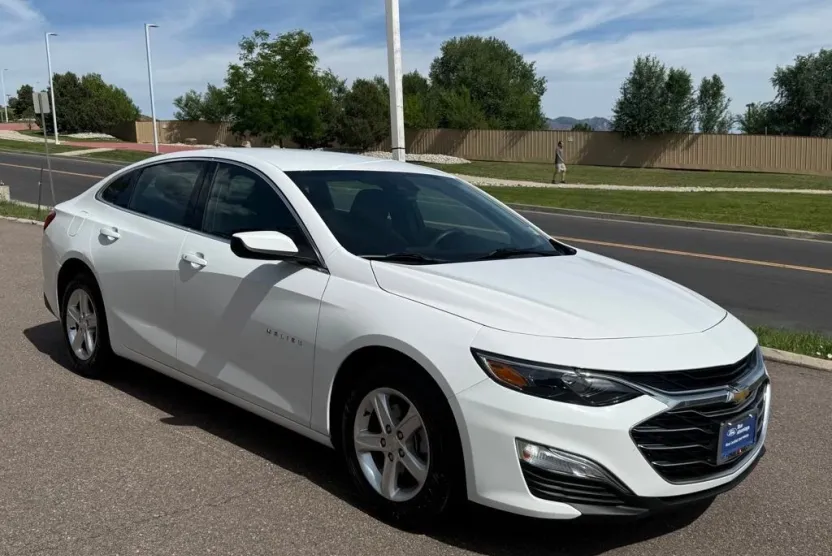 2020 Chevrolet Malibu LS photo 1