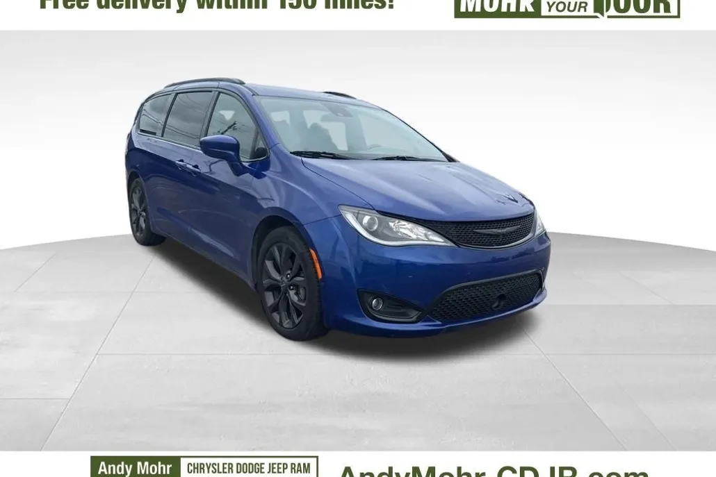 2019 Chrysler Pacifica Touring L photo 1