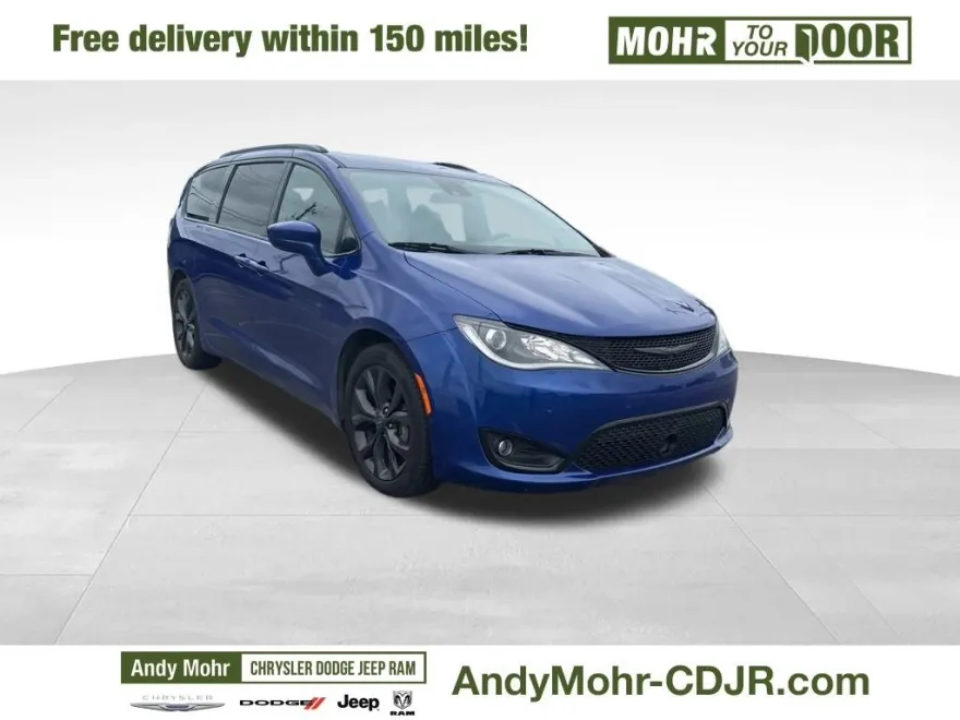 2019 Chrysler Pacifica Touring L photo 1