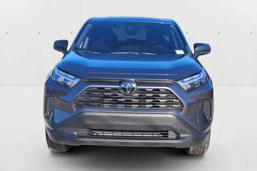 2023 Toyota RAV4 LE photo 1