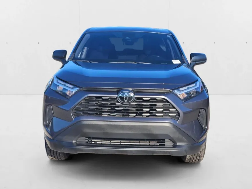 2023 Toyota RAV4 LE photo 1