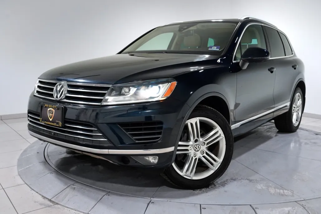 2015 Volkswagen Touareg V6 Executive photo 1