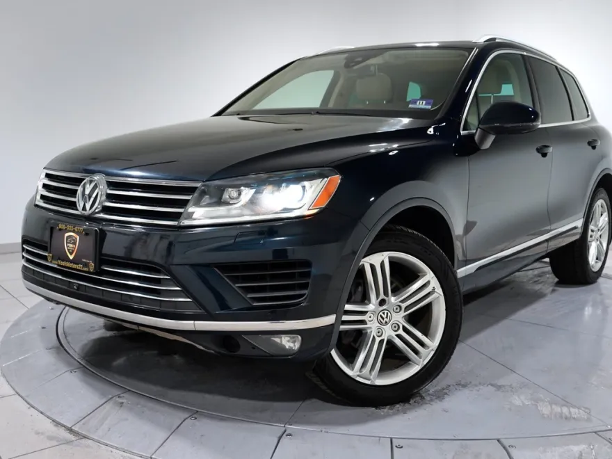 2015 Volkswagen Touareg V6 Executive photo 1