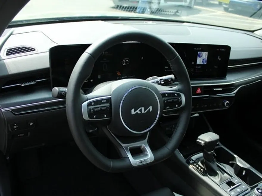 2025 Kia K5 GT-Line photo 2