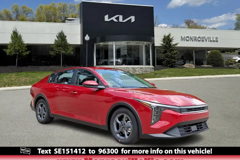 2025 Kia K4 LXS photo 1