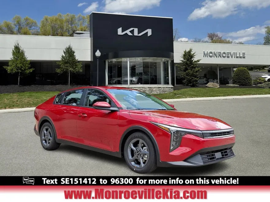 2025 Kia K4 LXS photo 1