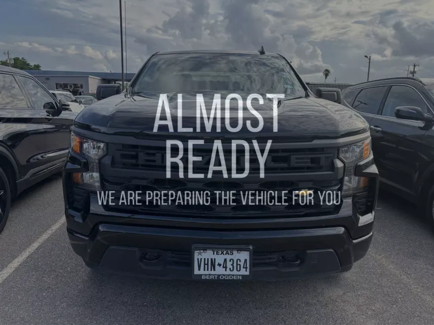 2023 Chevrolet Silverado 1500 Custom photo 1