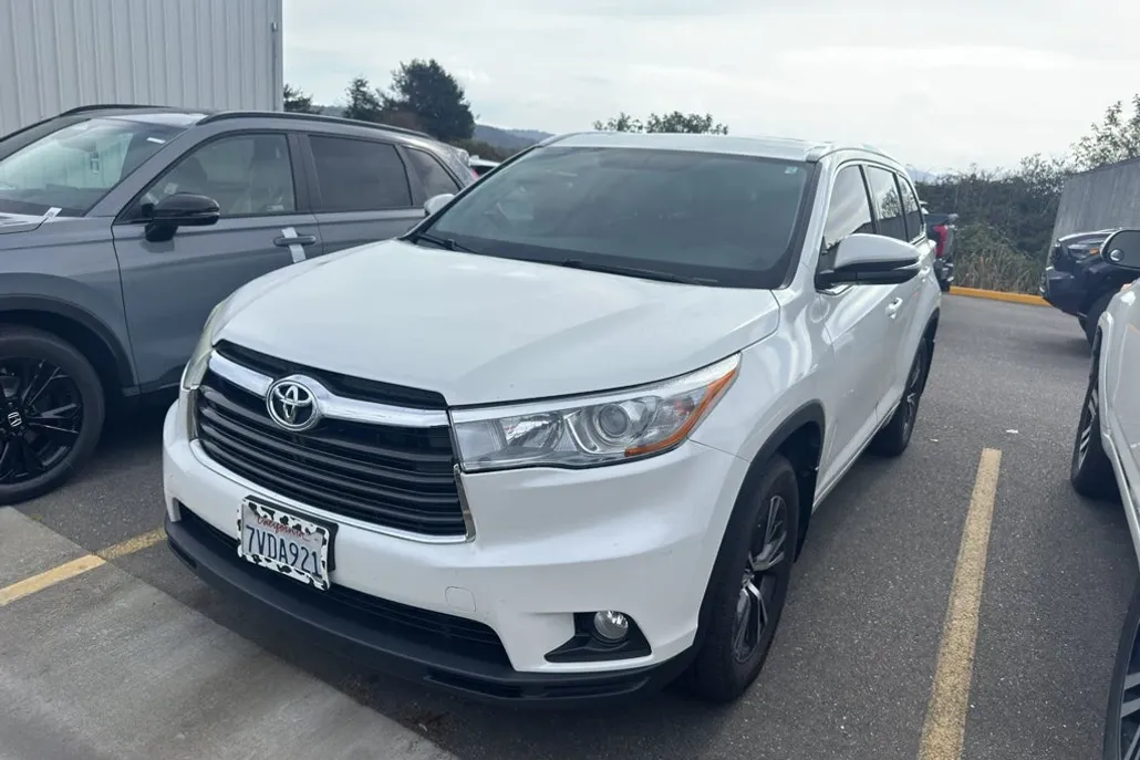 2016 Toyota Highlander XLE photo 1