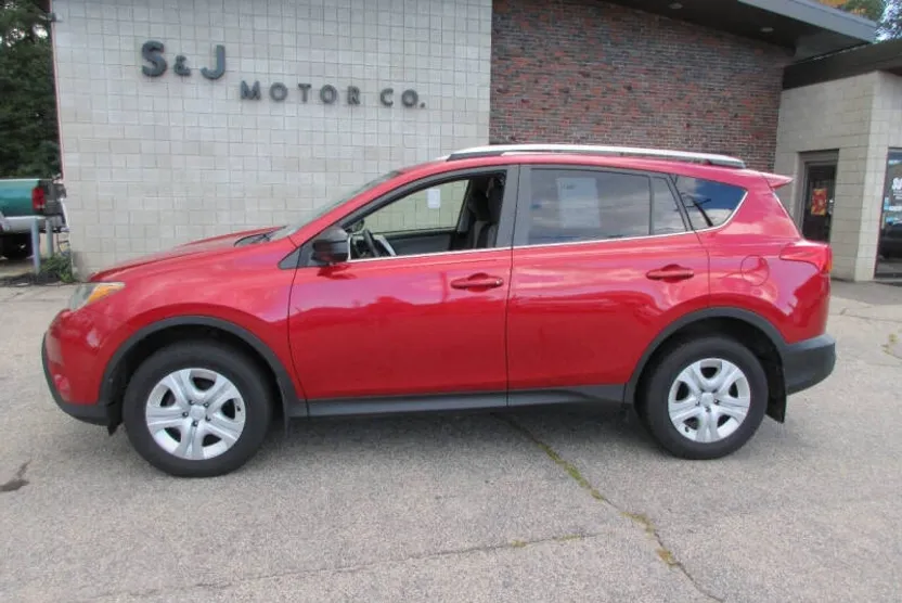 2015 Toyota RAV4 LE photo 1