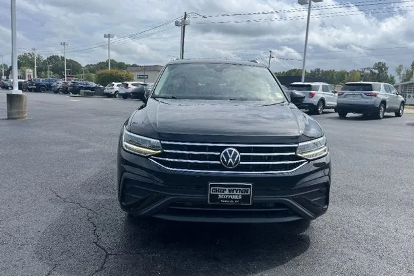 2022 Volkswagen Tiguan SE photo 1