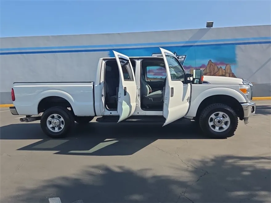 2016 Ford F-350 XLT photo 1
