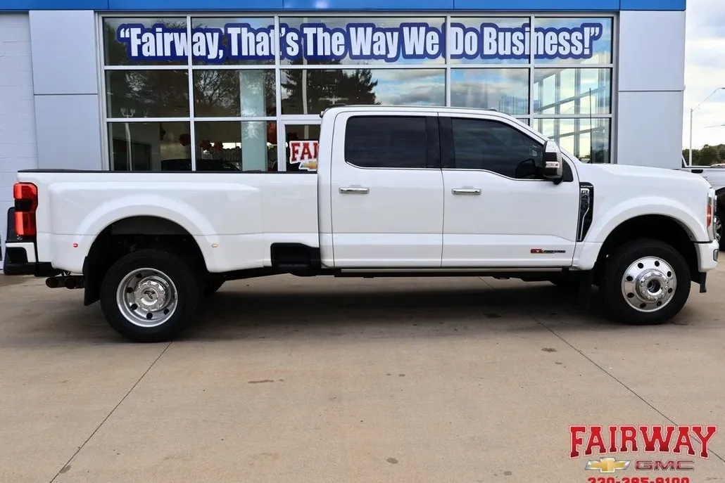 2023 Ford F-450 Platinum photo 1