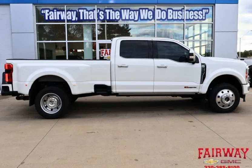 2023 Ford F-450 Platinum photo 1