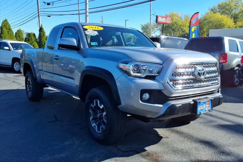 2016 Toyota Tacoma TRD Off-Road photo 1
