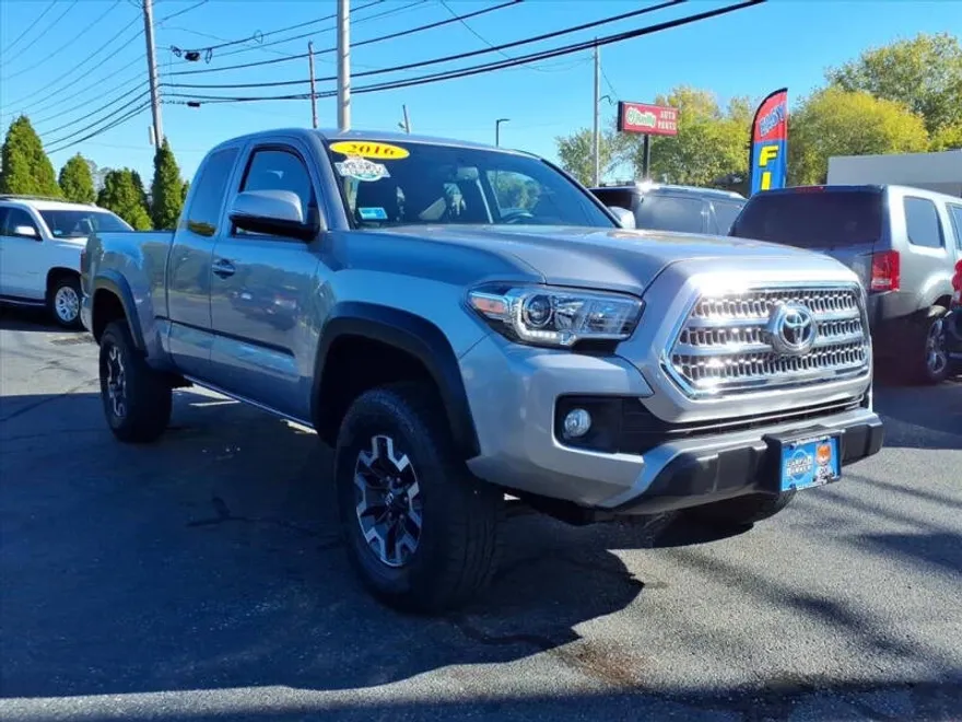 2016 Toyota Tacoma TRD Off-Road photo 1