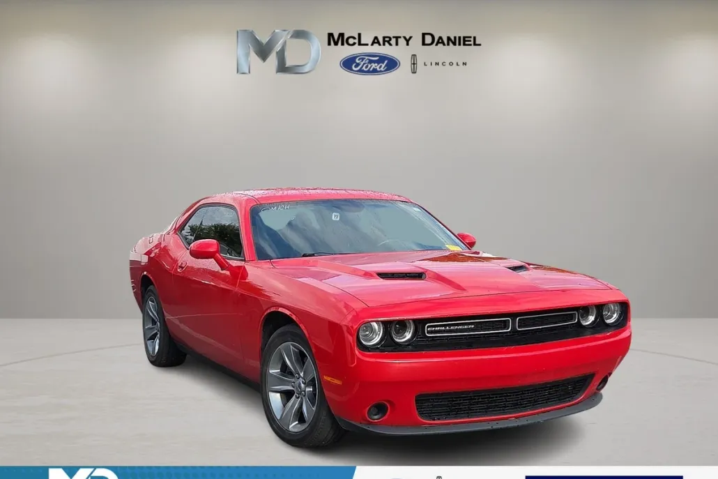 2016 Dodge Challenger SXT photo 1