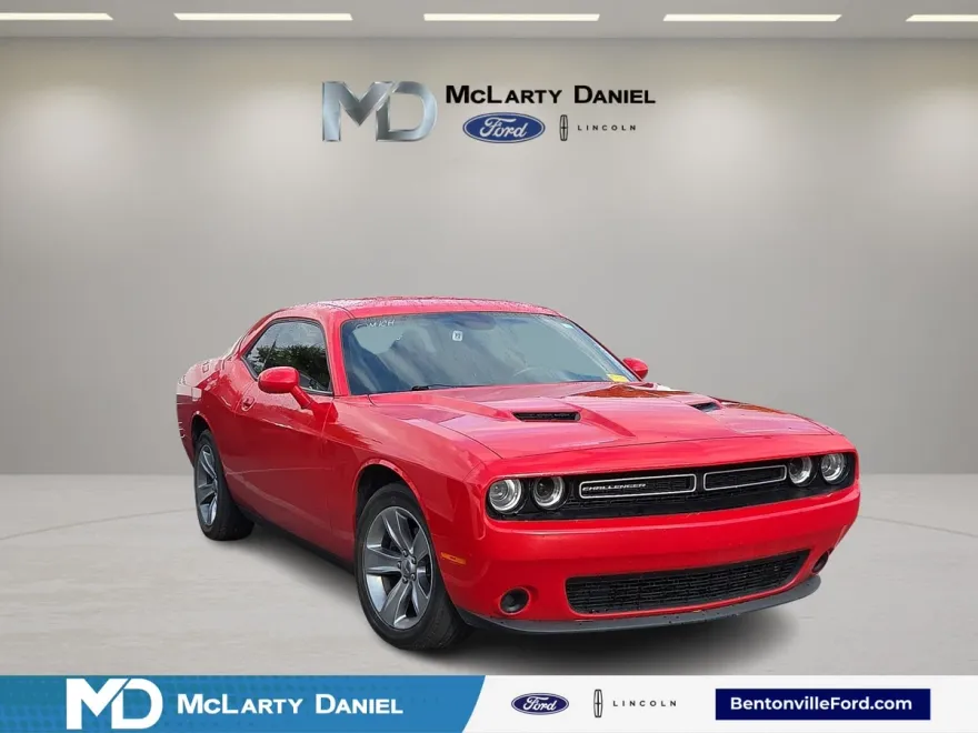 2016 Dodge Challenger SXT photo 1