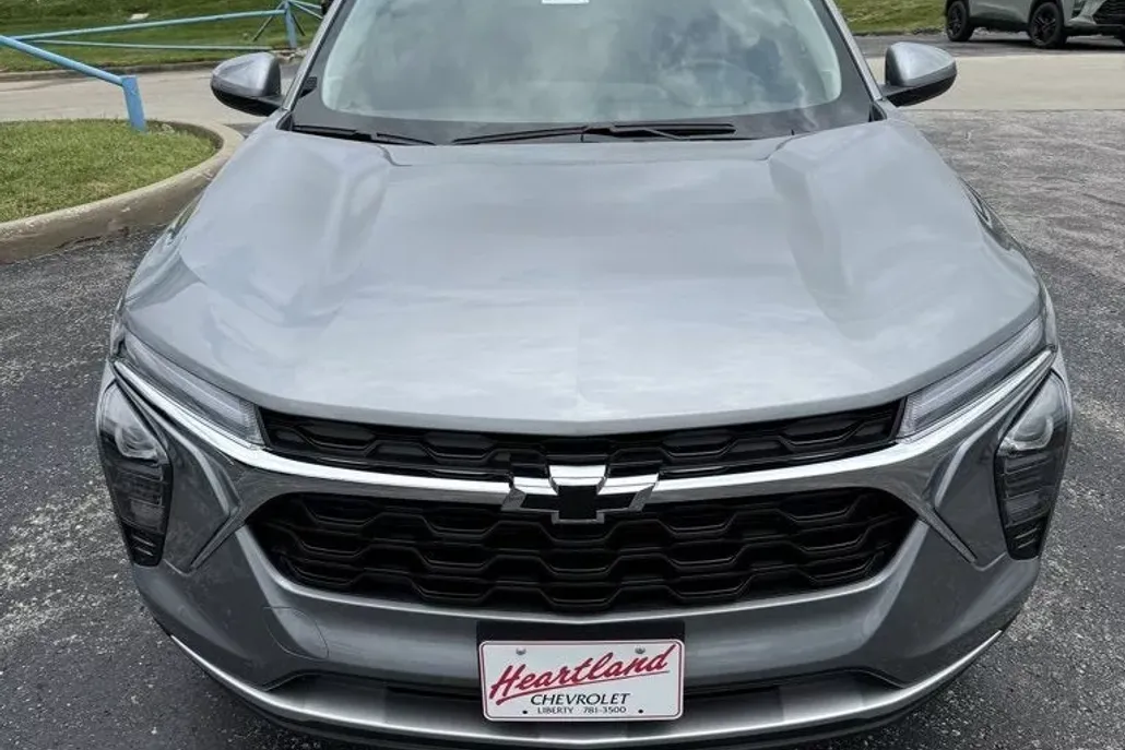 2025 Chevrolet Trax LT photo 1