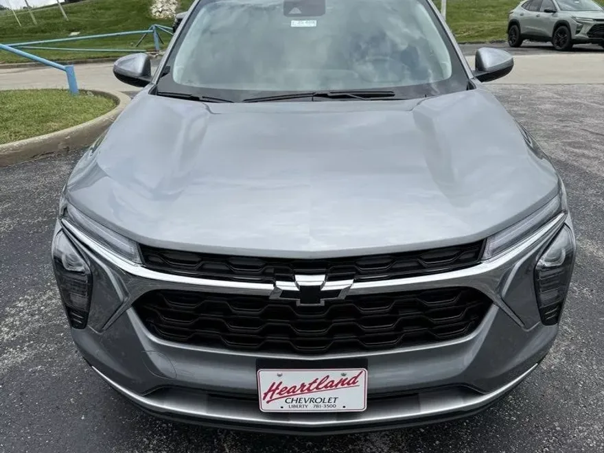 2025 Chevrolet Trax LT photo 1