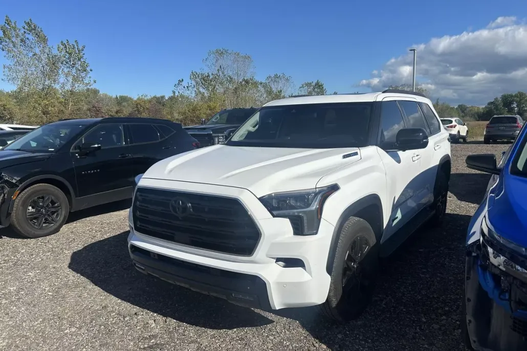 2024 Toyota RAV4 Limited photo 1