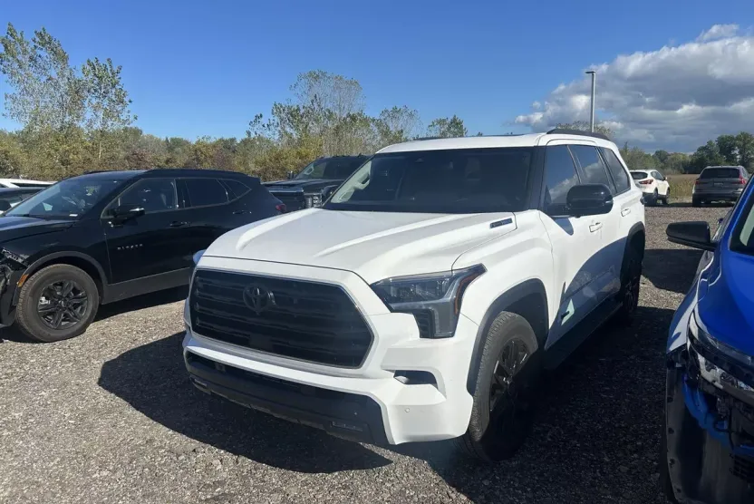 2024 Toyota RAV4 Limited photo 1