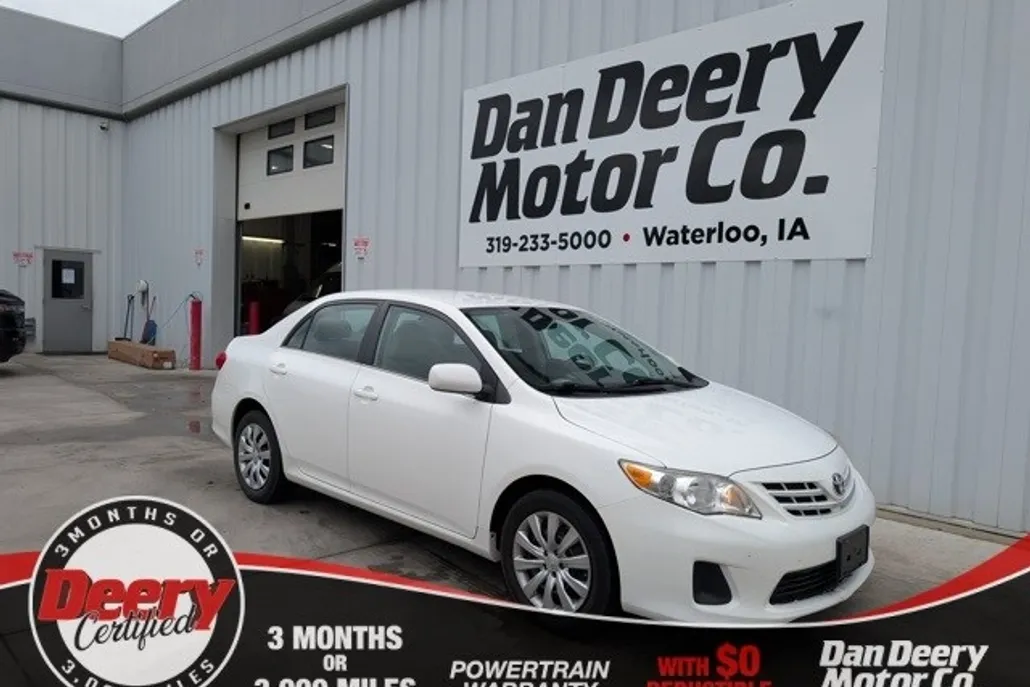 2013 Toyota Corolla LE photo 1