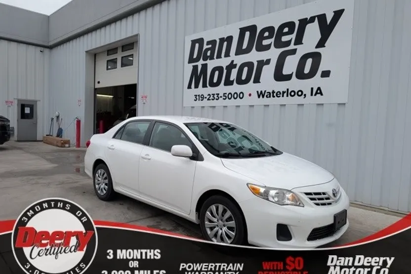 2013 Toyota Corolla LE photo 1
