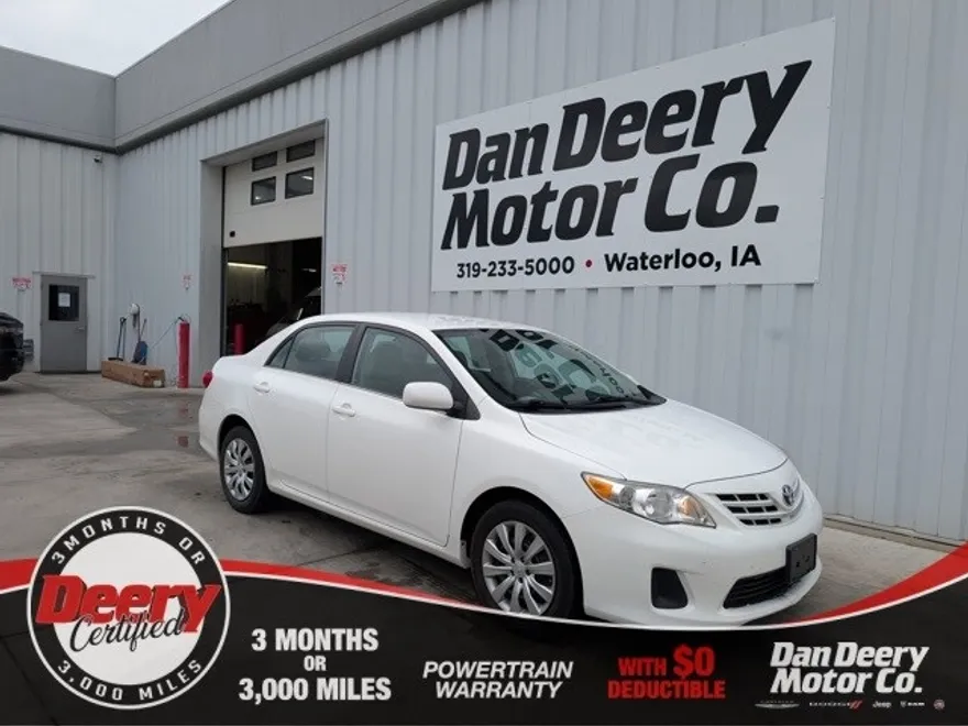 2013 Toyota Corolla LE photo 1