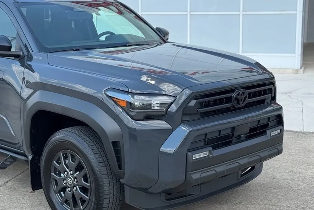 2025 Toyota 4Runner SR5 photo 1