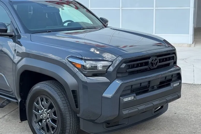 2025 Toyota 4Runner SR5 photo 1