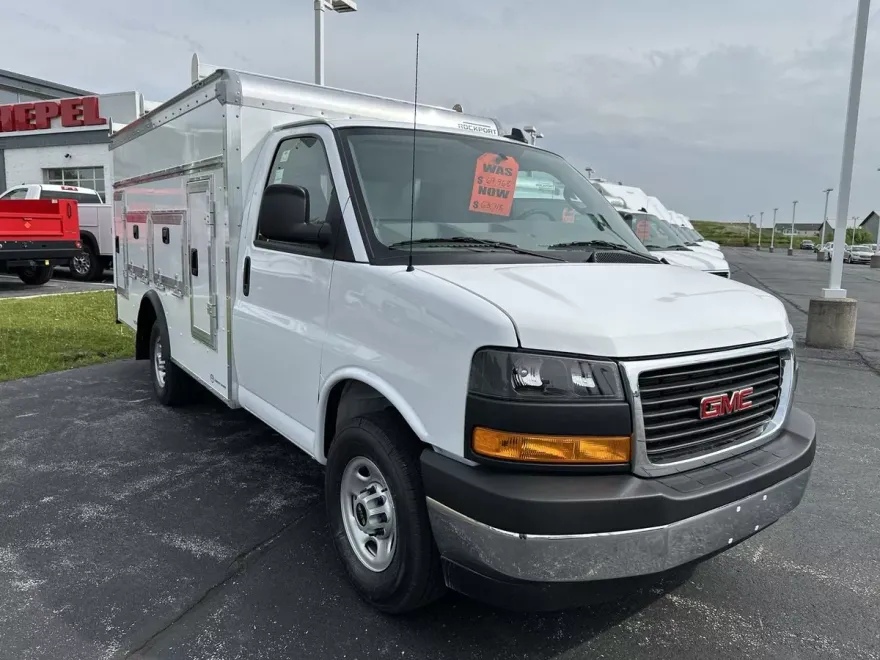 2025 Gmc Savana Cutaway 3500 photo 1