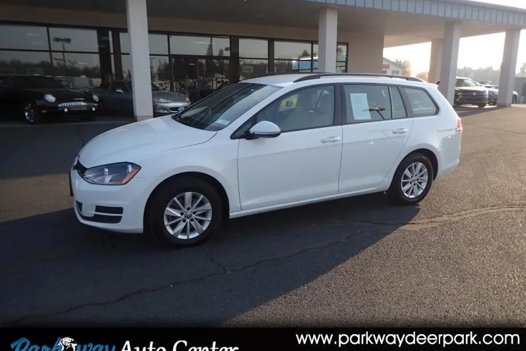 2016 Volkswagen Golf TSI photo 1