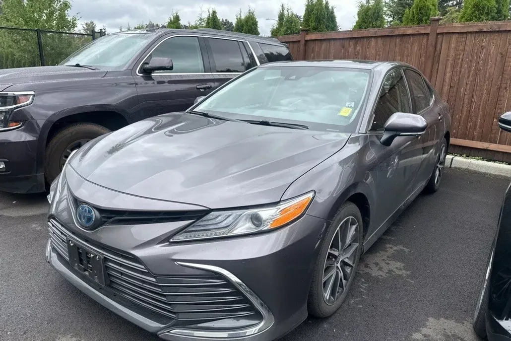2023 Toyota Camry Hybrid XLE photo 1