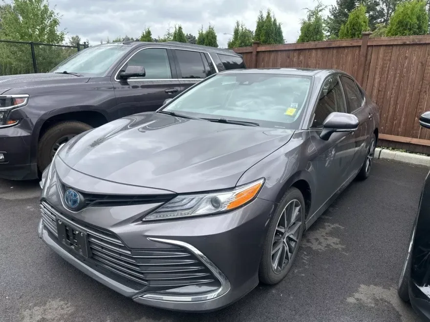 2023 Toyota Camry Hybrid XLE photo 1