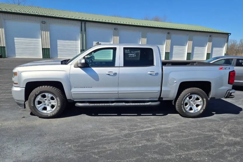 2018 Chevrolet Silverado 1500 LT photo 1
