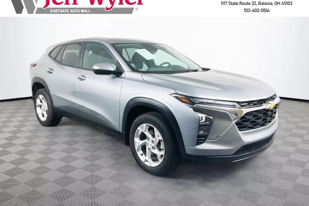 2024 Chevrolet Trax LS photo 1