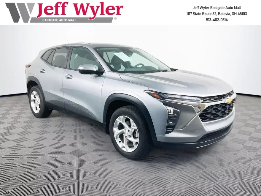 2024 Chevrolet Trax LS photo 1
