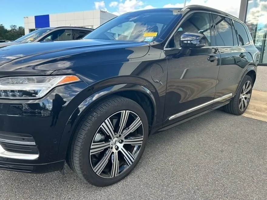 2024 Volvo XC90 T8 Plus photo 1