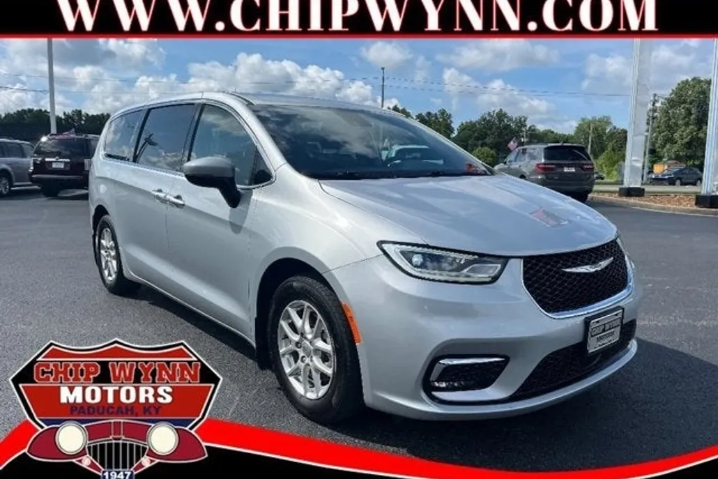 2023 Chrysler Pacifica Touring photo 1